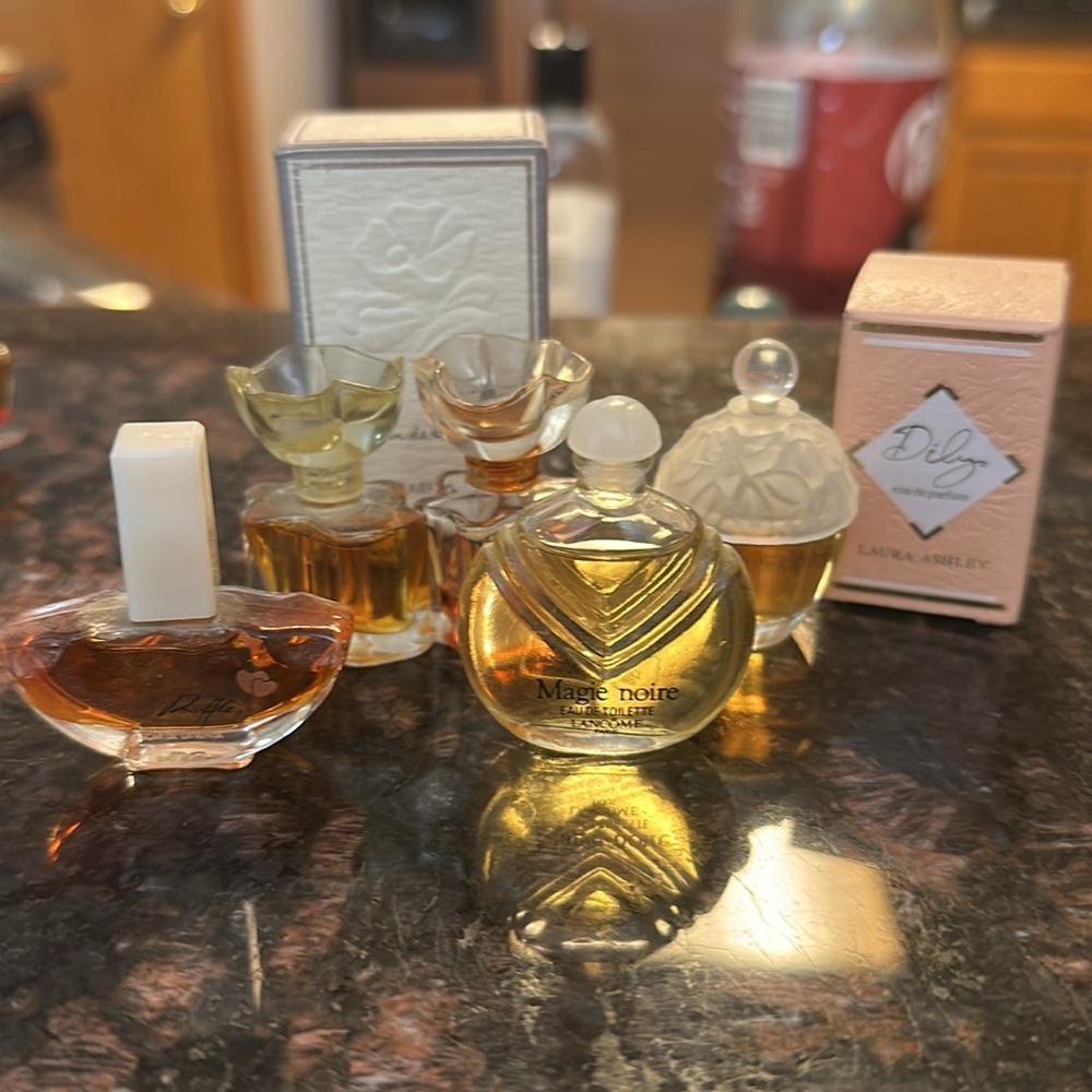 Assorted Mini Perfume Bottles Collection - Picture 7 of 10